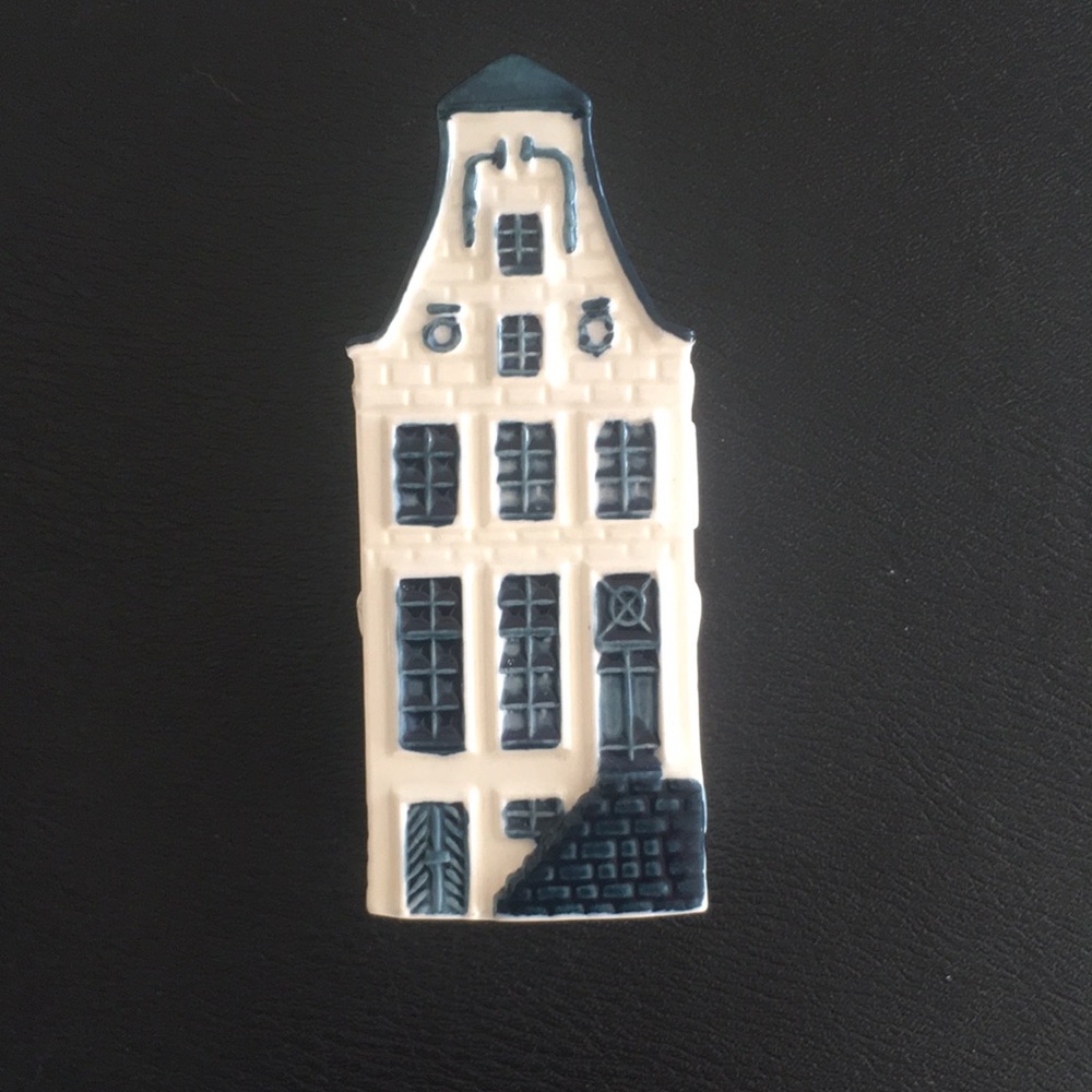 KLM's #9 Blue Delft House Collectible - Picture 7 of 13